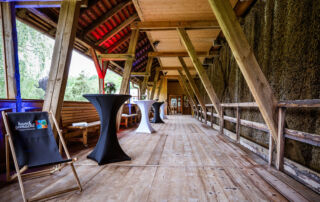 Wandelgang Gradierwerk Louise mit Stehtischen
